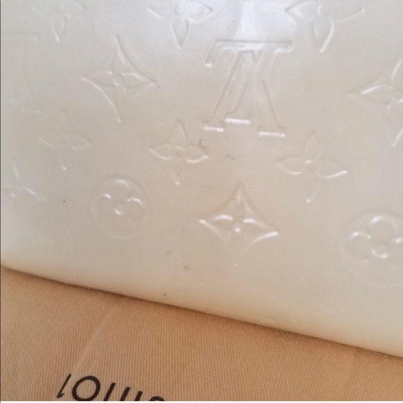 Auth LouisVuitton Vernis Cream Long Zippy Wallet